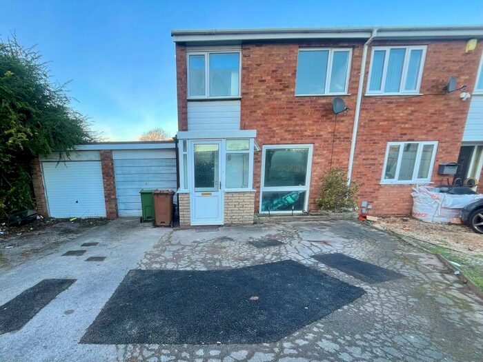 3 Bedroom Semi-Detached House To Rent In Kingfisher Drive, Birmingham, B36