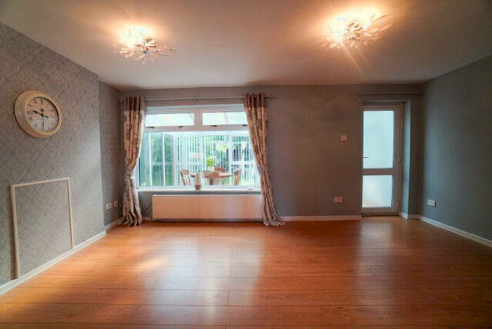 3 Bedroom Mews To Rent In Priory Close, Abbots Park, Chester, Cheshire, CH1