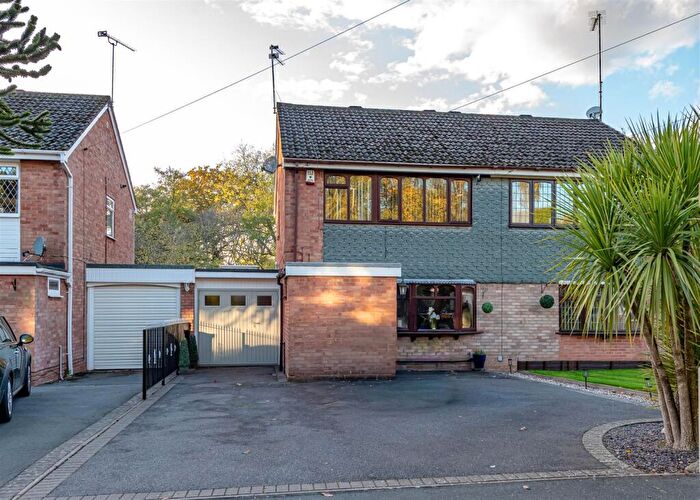 3 Bedroom Semi Detached House For Sale In Eversley Grove, Dudley, DY3