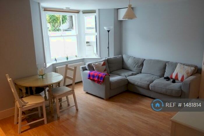1 Bedroom Flat To Rent In Rossiter Road, London, SW12