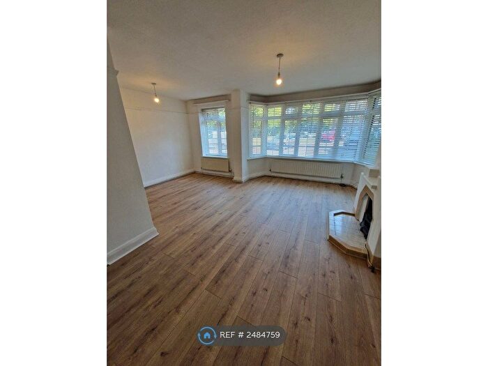 2 Bedroom Flat To Rent In Tabor Court, Cheam Village, SM3