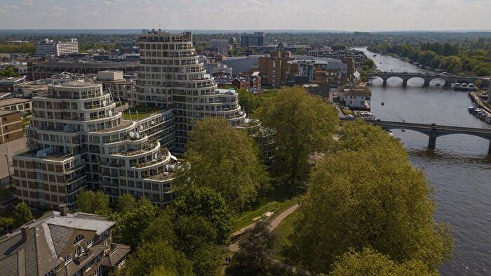 2 Bedroom Apartment To Rent In Trafalgar Building, KT2