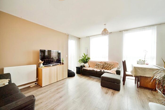 2 Bedroom Flat For Sale In Coppermill Heights, Ferry Lane, London, N17