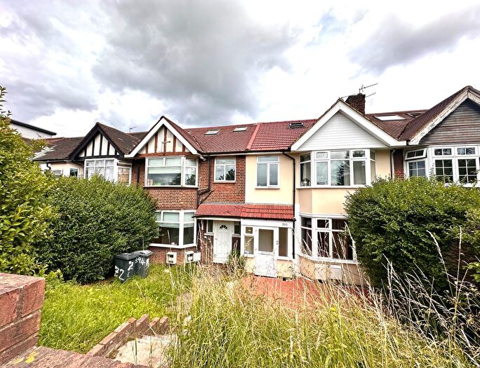 Studio To Rent In Western Avenue, Acton, London, W3