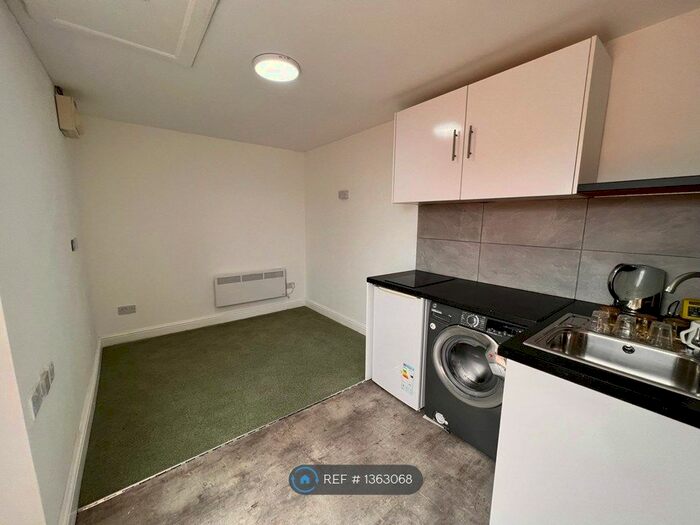 Studio To Rent In Wainwright Avenue, Hamilton, Leicester, LE5