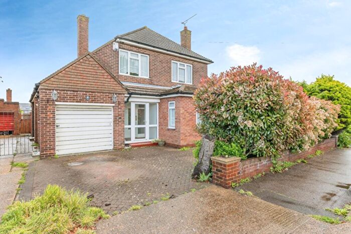 3 Bedroom Detached House For Sale In Heath Road, Grays, Essex, RM16