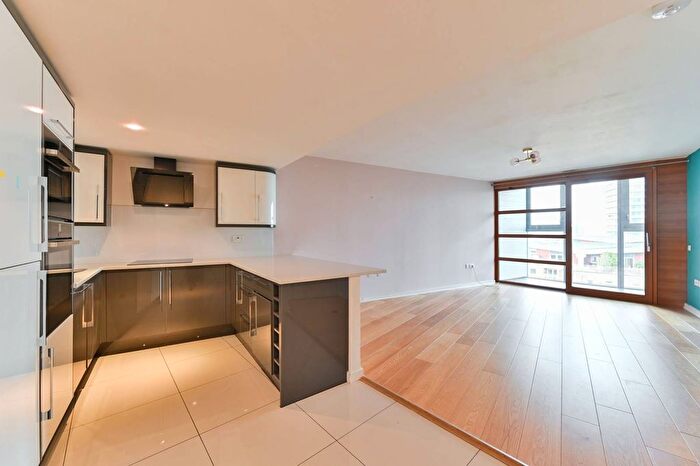 1 Bedroom Flat To Rent In Falcon Wharf, Battersea, London, SW11