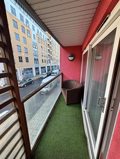 2 Bedroom Apartment To Rent In - Dock Street, Hull, HU1