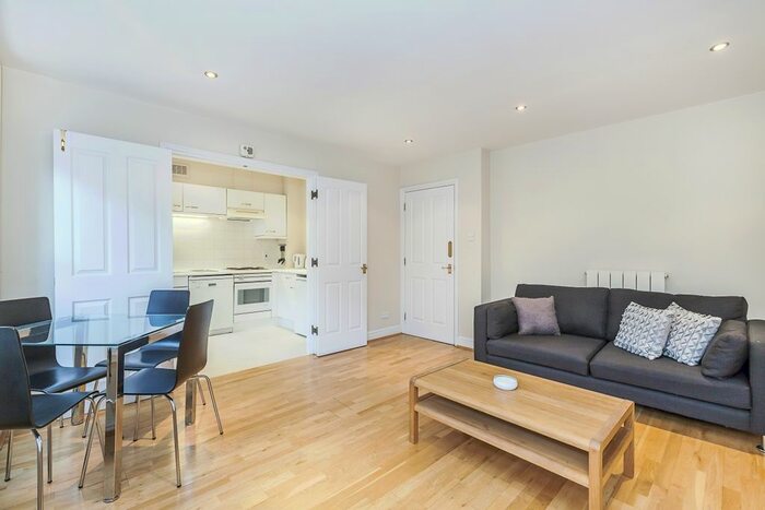 2 Bedroom Flat To Rent In Nottingham Place, London, W1U