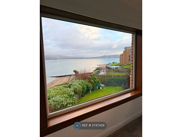 2 Bedroom Flat To Rent In Battery Park Avenue, Greenock, PA16
