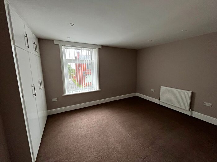 2 Bedroom End Of Terrace House To Rent In Ripponden Road, Oldham, OL4
