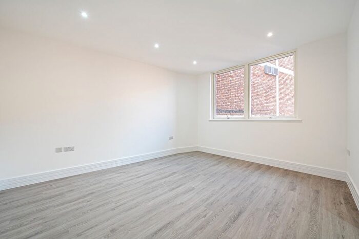 2 Bedroom Flat To Rent In Greenwich High Road, London, SE10