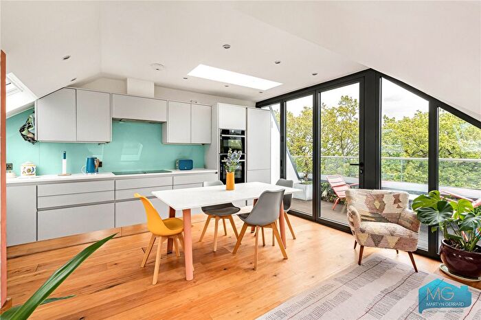 3 Bedroom Flat For Sale In Connaught Gardens, London, N10