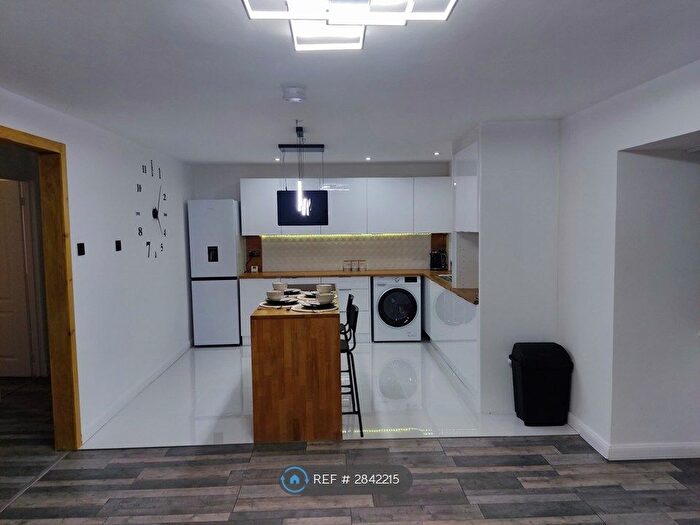 2 Bedroom Flat To Rent In Whittagreen Court, Motherwell, ML1