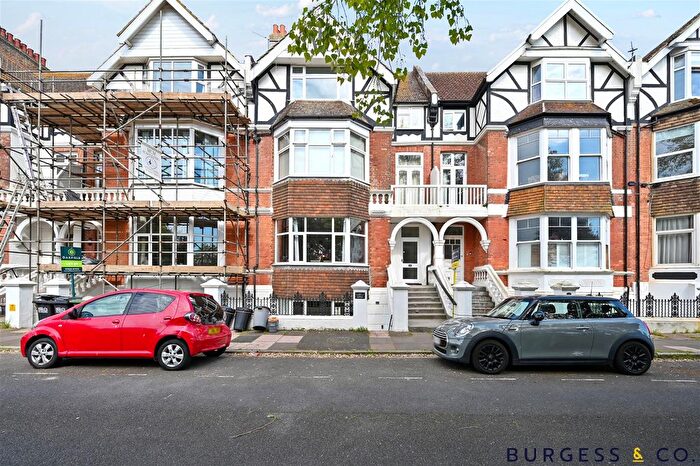 2 Bedroom Flat For Sale In Park Road, Bexhill-On-Sea, TN39
