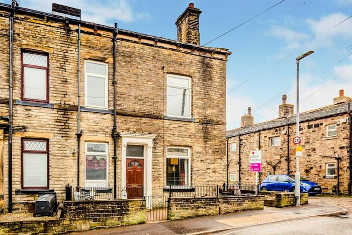 2 Bedroom End Of Terrace House To Rent In Moorfield Street, Halifax, HX1