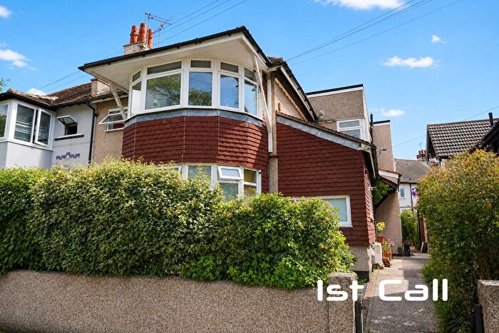 1 Bedroom Flat For Sale In Tyrrel Drive, Southend-On-Sea, SS1