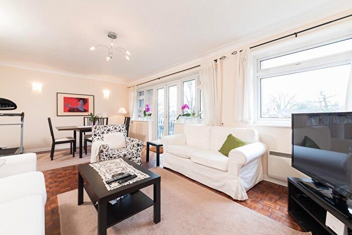 2 Bedroom Flat To Rent In Henley Court, Chase Side, Southgate, N14