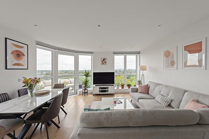 3 Bedroom Flat For Sale In Grayston House, Astell Road London, SE3