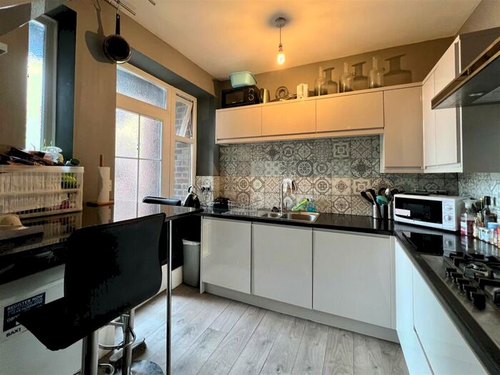 3 Bedroom Apartment To Rent In Eskdale Terrace, Jesmond, Newcastle Upon Tyne, NE2