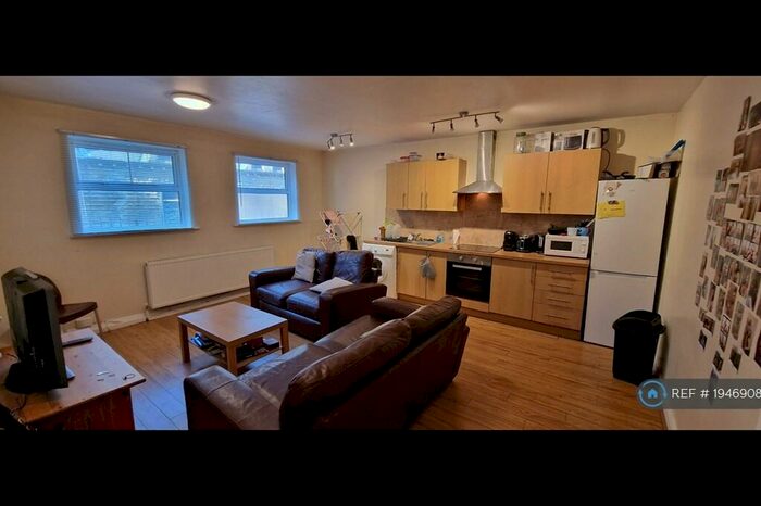 2 Bedroom Flat To Rent In Bennett Road, Leeds, LS6