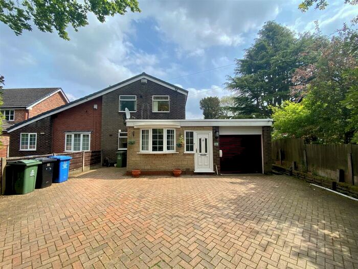 5 Bedroom Semi-Detached House To Rent In Sandiway Road, Sale, M33