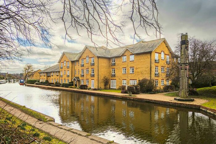 2 Bedroom Apartment To Rent In Alsford Wharf, Berkhamsted Short Walk To Train Station, HP4