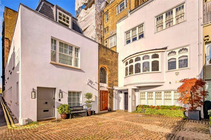 2 Bedroom Property To Rent In Ennismore Mews, Knightsbridge, SW7