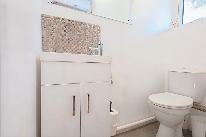 3 Bedroom Detached House For Sale In Burwell Meadow, Witney, OX28