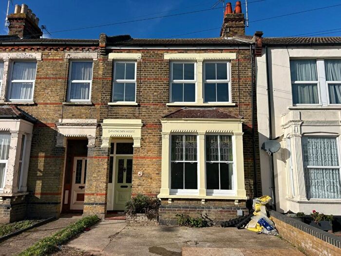 4 Bedroom Terraced House To Rent In High Street, SS3