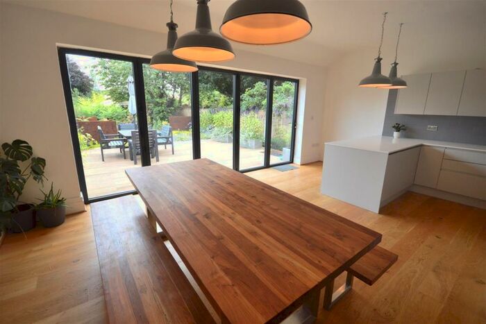 5 Bedroom Semi-Detached House To Rent In Barkers Lane, Sale, M33