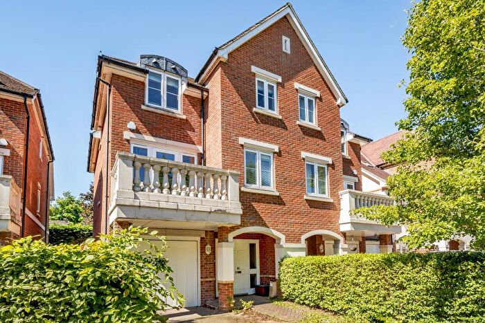 5 Bedroom Semi-Detached House To Rent In Symeon Place, Caversham Heights, RG4