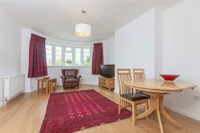 3 Bedroom Flat To Rent In Beaufort Park, Hampstead Garden Suburb, NW1