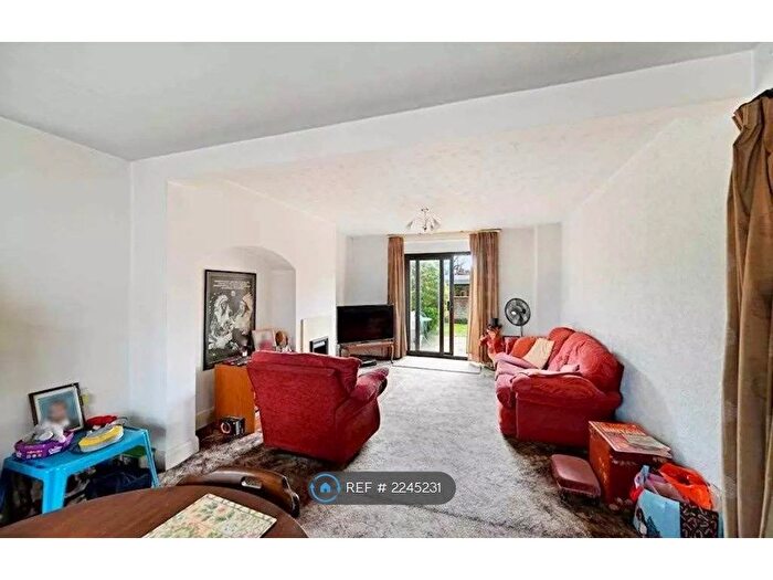 3 Bedroom Semi-Detached House To Rent In Woodward Road, Dagenham, RM9