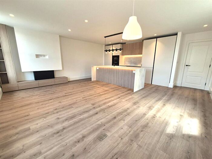 3 Bedroom Maisonette To Rent In Kingsbridge Road, Lower Parkstone, Poole, BH14