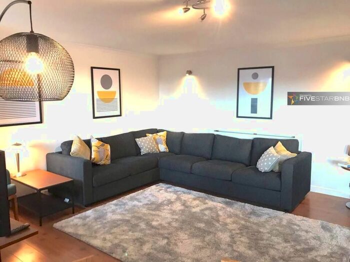 3 Bedroom Flat To Rent In Tower Place, Edinburgh, EH6