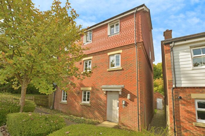 2 Bedroom Flat To Rent In Chater Close, Ashford, TN23