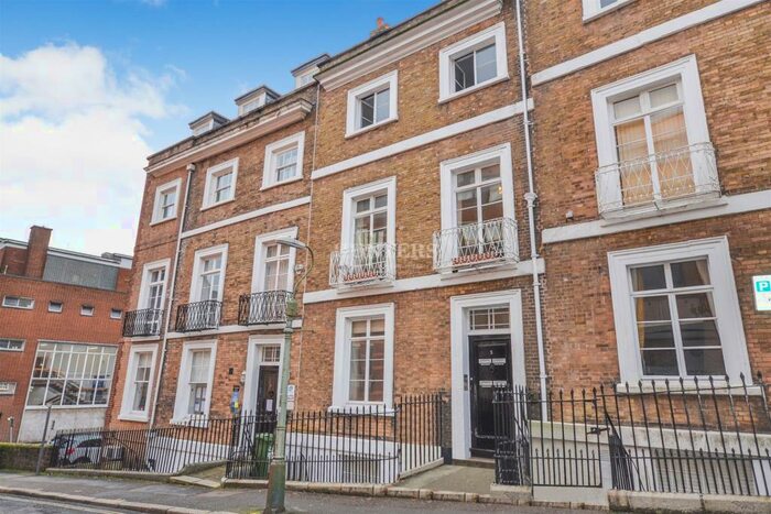 2 Bedroom Flat To Rent In Northernhay Place, Exeter, EX4