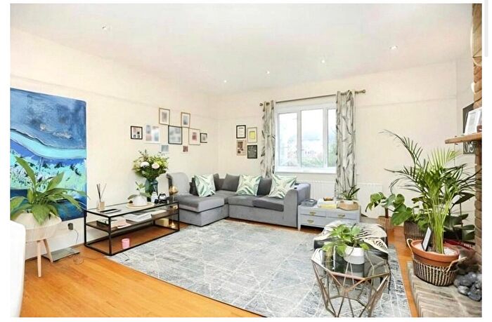 2 Bedroom Flat To Rent In Granville Grove, London, SE13