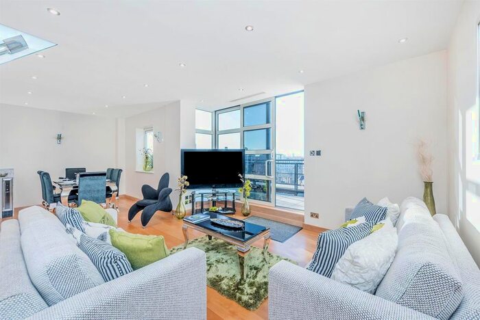3 Bedroom Flat To Rent In Consort Rise House, Buckingham Palace Road, Belgravia, London, SW1W
