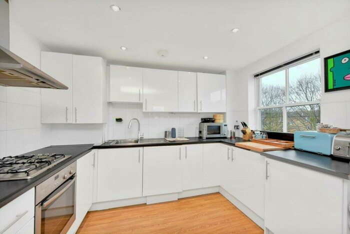 2 Bedroom Flat To Rent In Sandringham Road, London, E8