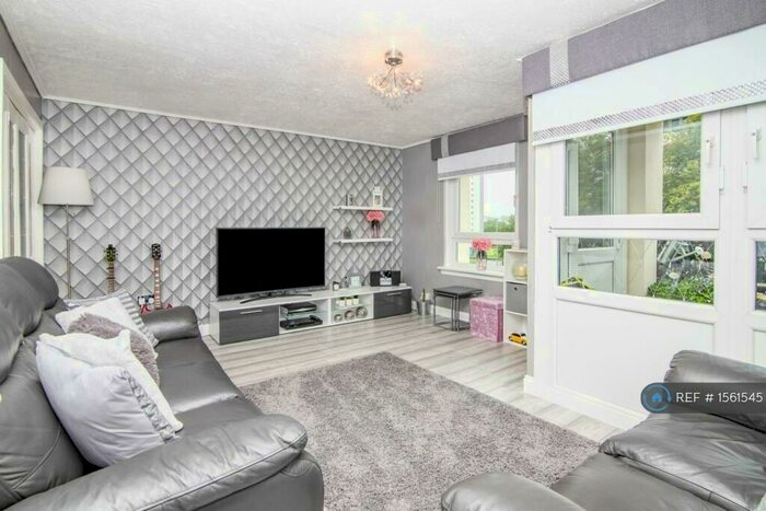 3 Bedroom Flat To Rent In Wyndford, Glasgow, G20