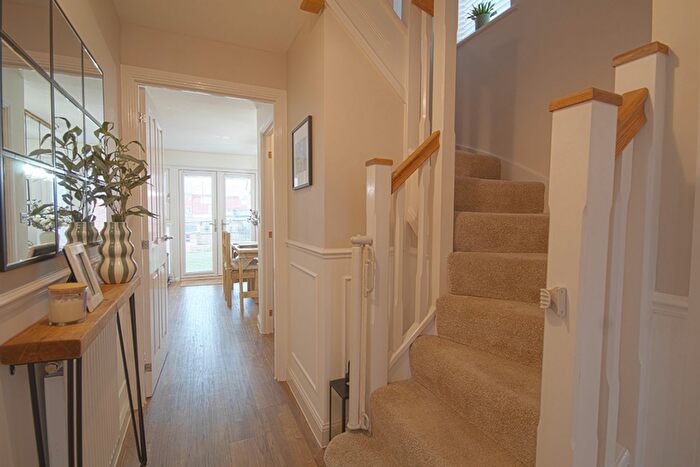 4 Bedroom Detached House For Sale In Restharrow Road, Broughton, HP22