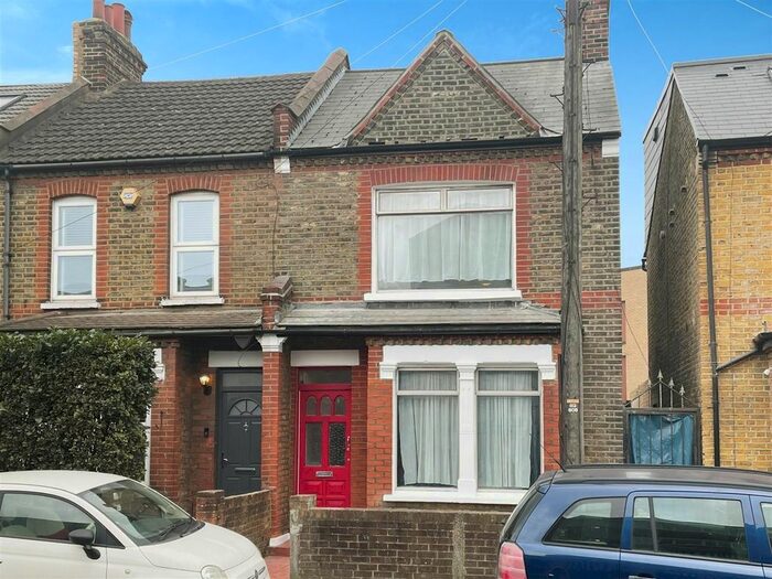 3 Bedroom Property To Rent In Western Road, Colliers Wood, London, SW19