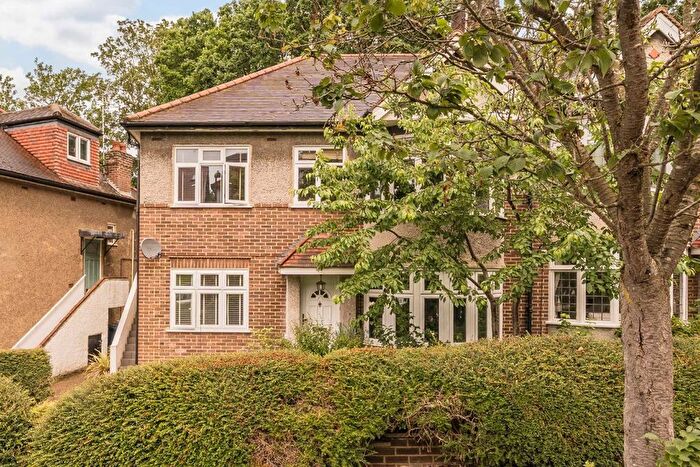 2 Bedroom Flat For Sale In Sandall Close, Ealing, W5