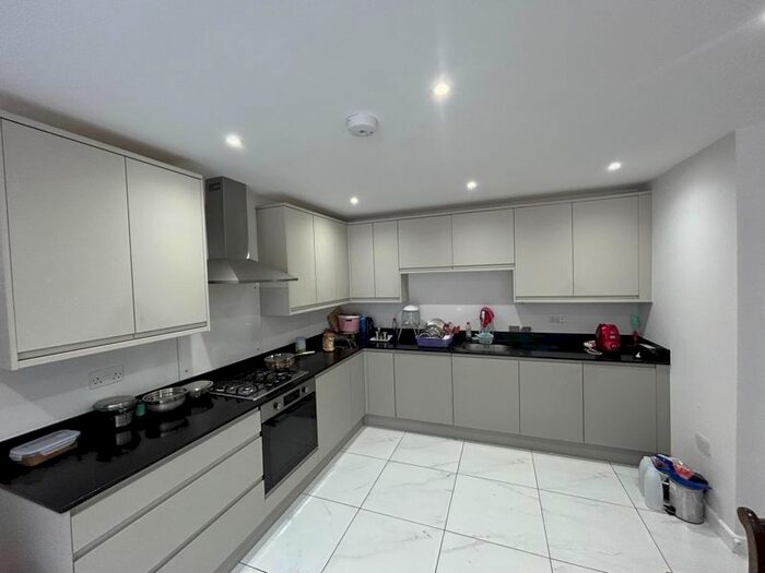 3 Bedroom Flat To Rent In Ravenscroft Avenue, Wembley, HA9