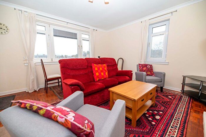2 Bedroom Flat To Rent In L Falcon Court, Edinburgh, EH10