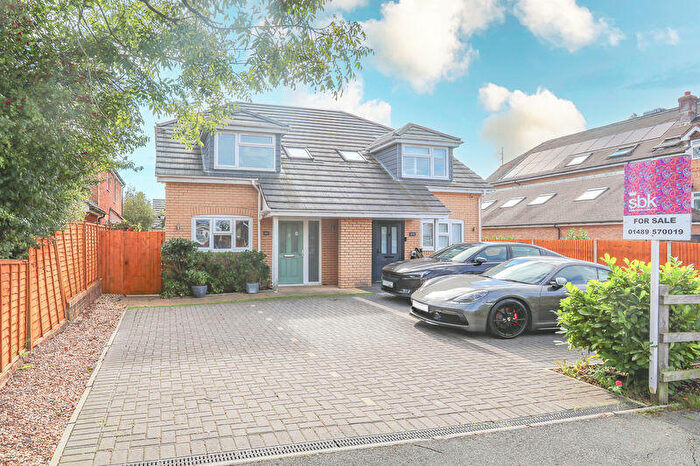 3 Bedroom Semi Detached House For Sale In Silvester Road, Waterlooville, PO8