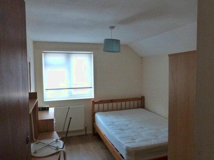 4 Bedroom Semi-Detached House To Rent In Craddock Road, Canterbury, Kent, CT1