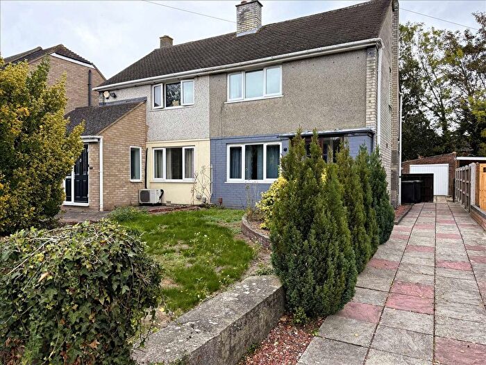 2 Bedroom Semi Detached House For Sale In Sandown Road, Gravesend, DA12